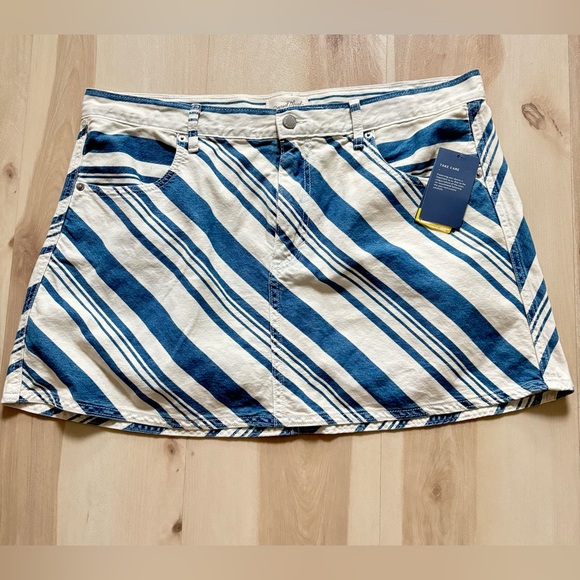 NWT Universal Thread 16 Navy Striped Mini Skirt Denim 15 inch Length Beachy - Picture 2 of 8